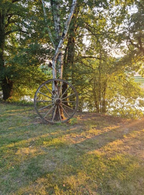 Camping De La Reuille Flere-la-Riviere Exterior photo