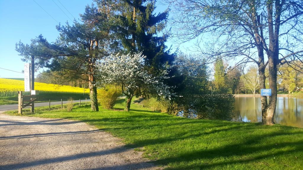 Camping De La Reuille Flere-la-Riviere Exterior photo
