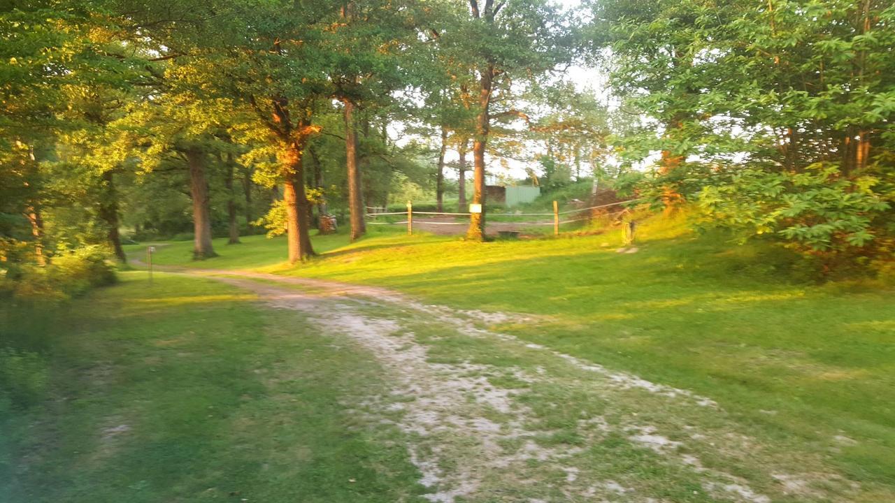 Camping De La Reuille Flere-la-Riviere Exterior photo